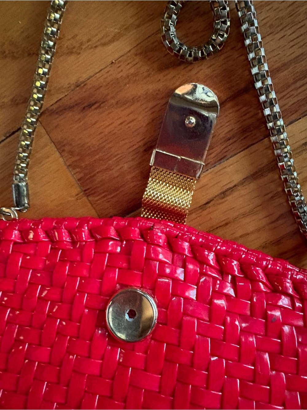 Vintage Red Woven Crossbody Bag with Gold Chain - Picture 4 of 7